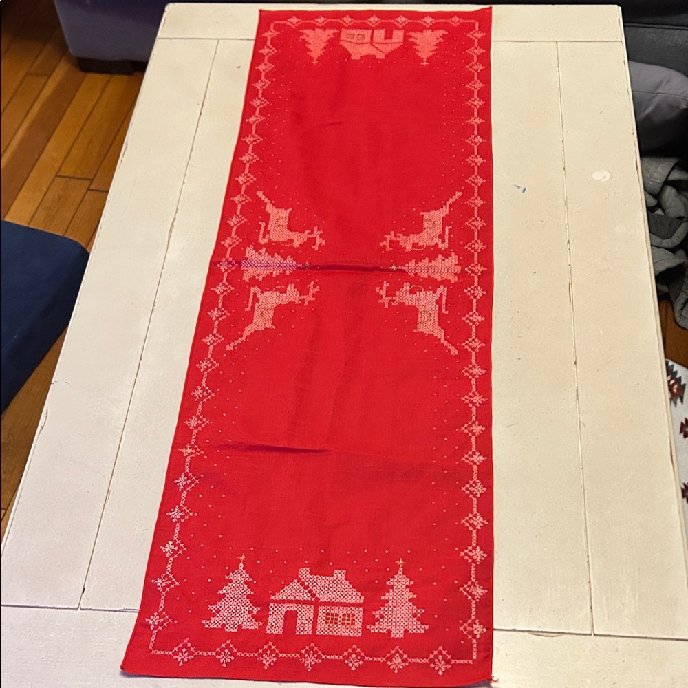Retro Cross-stitch Table Runner Christmas Decor Xmas Tree House Reindeer on Red